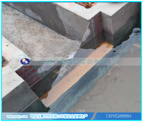 水库渗流量监测三角堰板安装实例及流量关系式计算方法